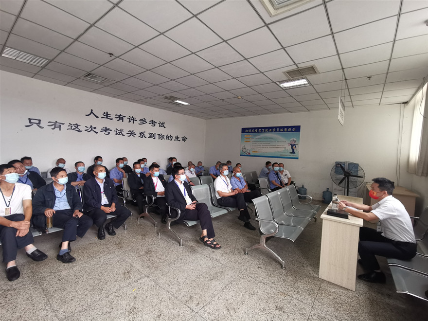 落實(shí)主體責(zé)任，推動安全發(fā)展_副本